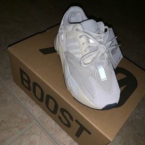 YEEZY BOOST 700 ANALOG